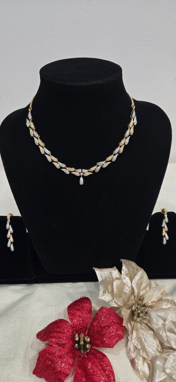 Elegant Dual-Tone Leaf Motif Necklace Set